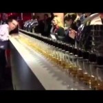 Neuvěřitelná příprava drinků pomocí domino efektu!