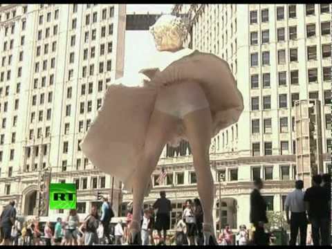 Pod sukní Marilyn Monroe – Největší kalhotky, které jste kdy viděli